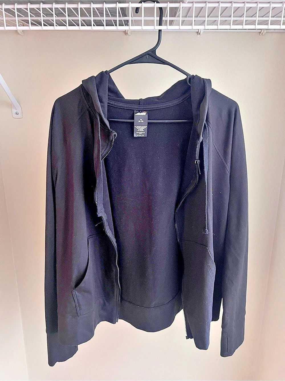 AVIA Women's Black Zip Jacket Size Medium Like New